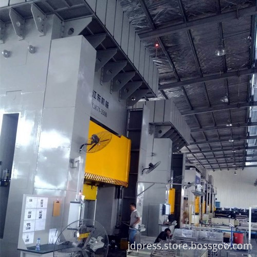 Sheet Molding Compounds Press
